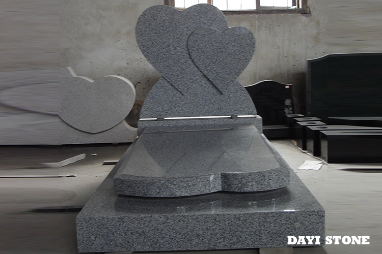 G603-10 Light Grey Headstones With Heart